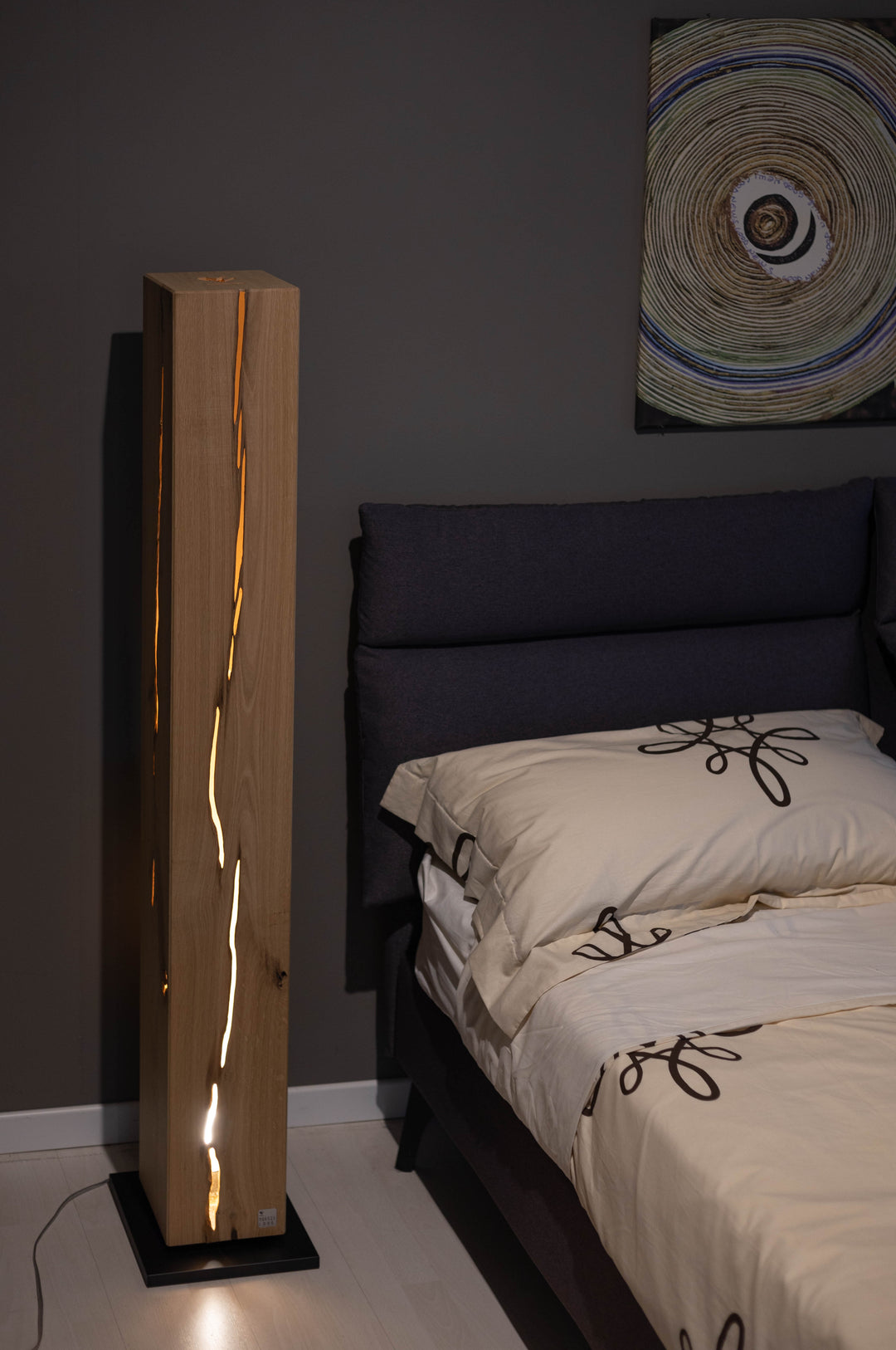 Fiamma Medium - Lampada in Legno da Terra Artigianale